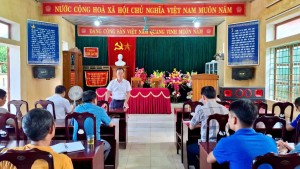 Đồng chí Bí thư Đảng ủy xã Đồng Lê làm việc với thôn Kim Lịch