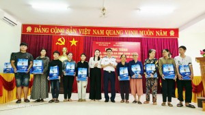 Thăm tặng quà gia đình chính sách, gia đình có hoàn cảnh khó khăn tại xã Tuyên Lâm