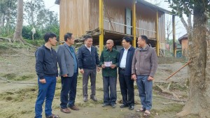 Đồng chí Phó Chủ tịch HĐND huyện thăm, chúc Tết các đơn vị, gia đình chính sách