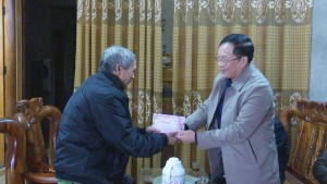 Đồng chí Hồ Vũ Thường thăm và chúc Tết các gia đình chính sách