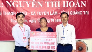 Agribank Tuyên Hóa hỗ trợ xây dựng nhà ‘‘Đại đoàn kết’’ cho hộ có hoàn cảnh khó khăn tại xã Tuyên Lâm