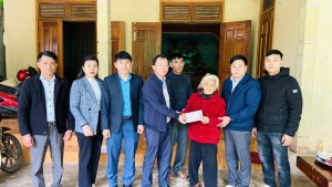 Đồng chí Phó Bí thư Thường trực Huyện ủy thăm, chúc tết gia đình chính sách