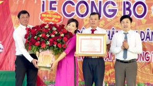 Thôn Tây Trúc, xã Tiến Hóa đón nhận danh hiệu khu dân cư nông thôn mới kiểu mẫu