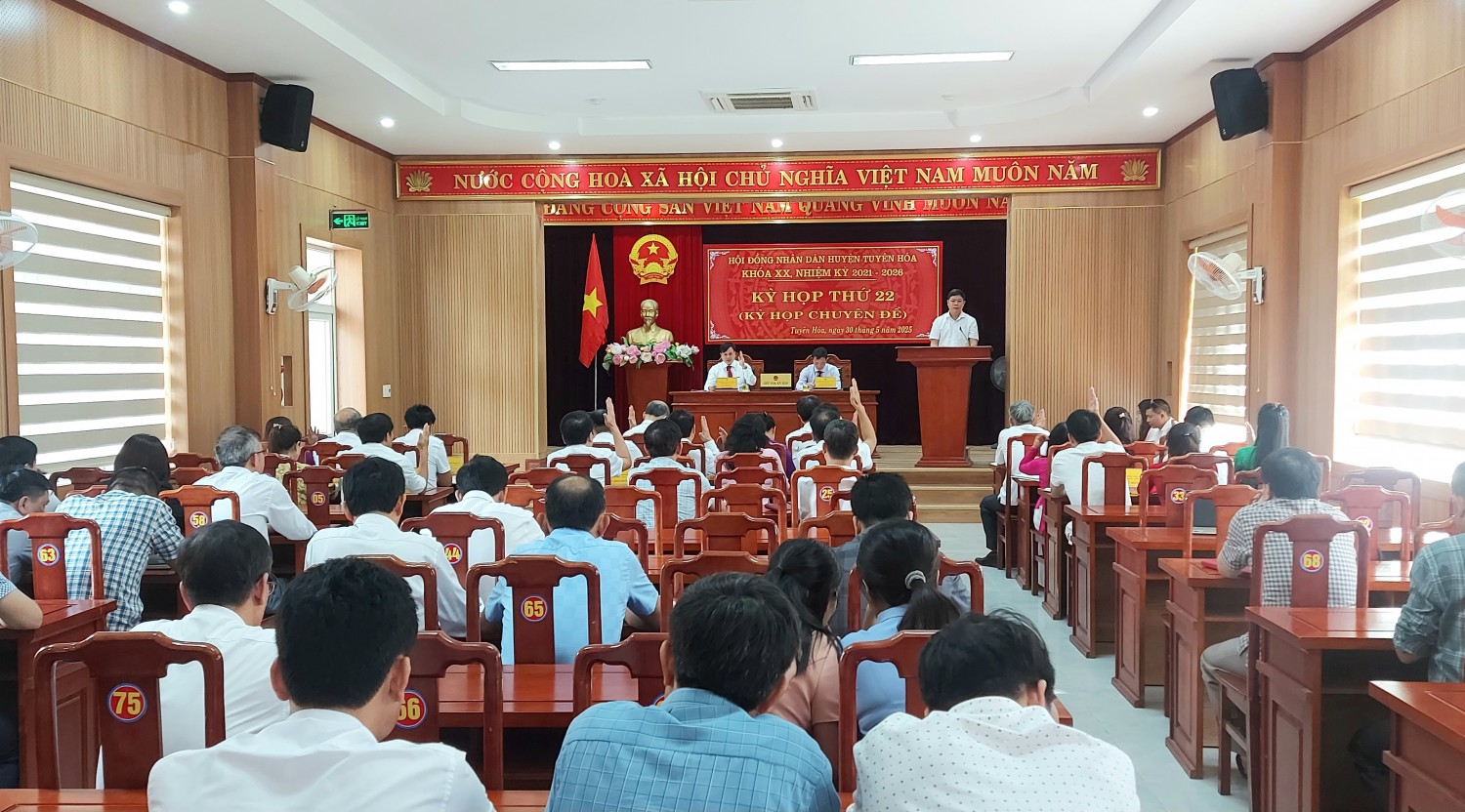 HĐND huyện Tuyên Hóa: Thông qua nhiều nghị quyết quan trọng