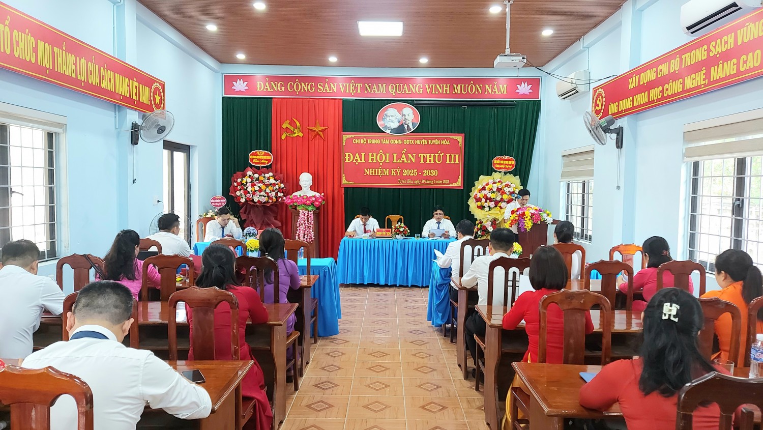 Đại hội Chi bộ Trung tâm giáo dục nghề nghiệp – giáo dục thường xuyên, nhiệm kỳ 2025 – 2030