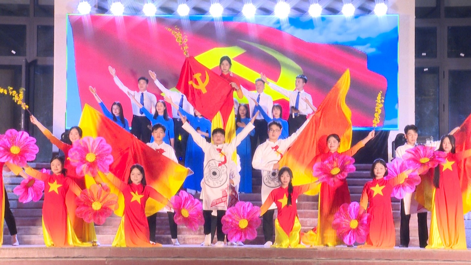 Dạ hội văn nghệ mừng Đảng - mừng Xuân