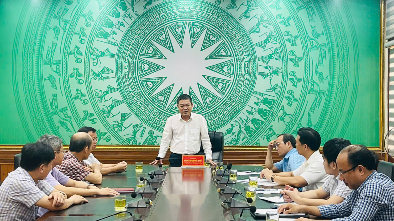 Đồng chí Phó Chủ tịch UBND tỉnh kiểm tra công tác chuẩn bị vận hành chính quyền cấp xã mới