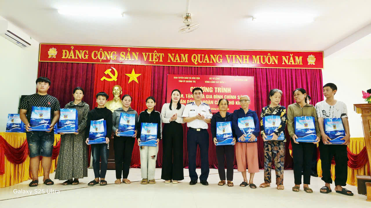 Thăm tặng quà gia đình chính sách, gia đình có hoàn cảnh khó khăn tại xã Tuyên Lâm