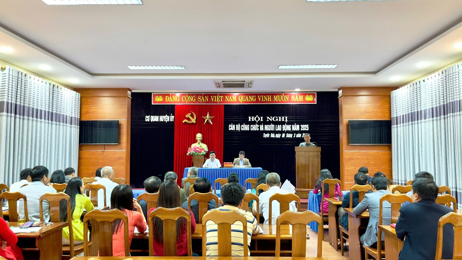 Hội nghị cán bộ, công chức, viên chức và người lao động Cơ quan Huyện ủy