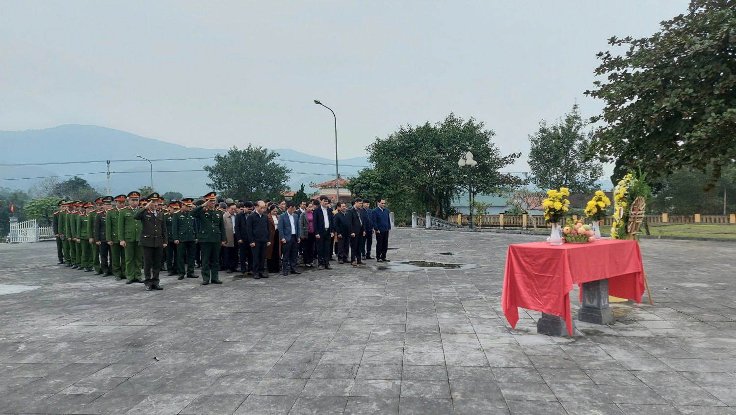 Tuyên Hoá: Tổ chức lễ viếng nghĩa trang liệt sỹ nhân dịp kỷ niệm 80 năm ngày thành lập Quân đội nhân dân Việt Nam 22/12