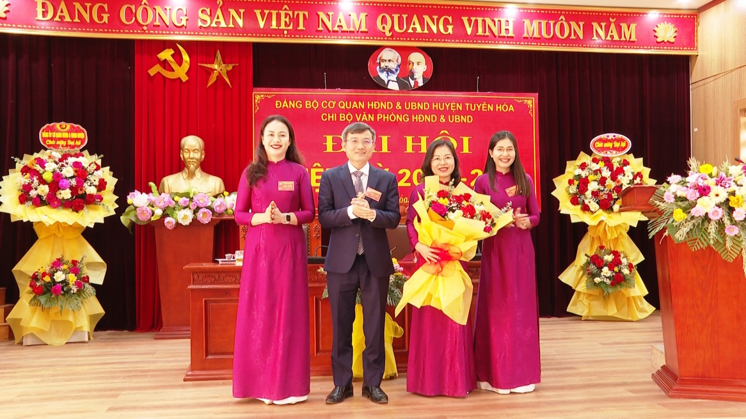 Đại hội Chi bộ Văn phòng HĐND & UBND huyện, nhiệm kỳ 2025 - 2027