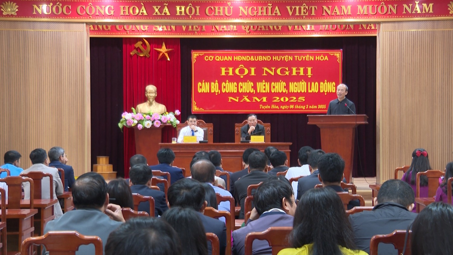 Hội nghị cán bộ, công chức, viên chức và người lao động Cơ quan HĐND &UBND huyện Tuyên Hóa năm 2025