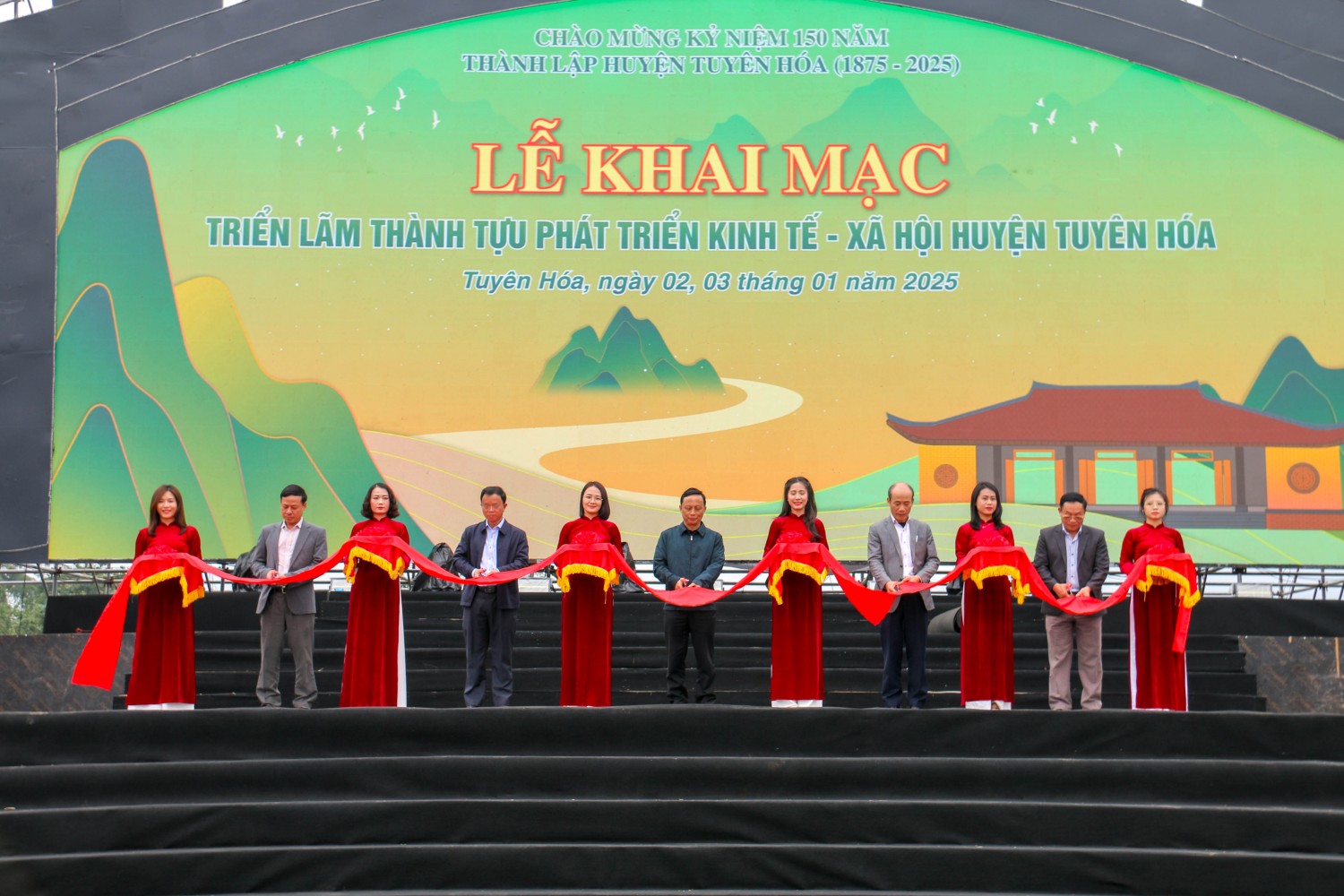 Triển lãm thành tựu kinh tế - xã hội huyện Tuyên Hóa