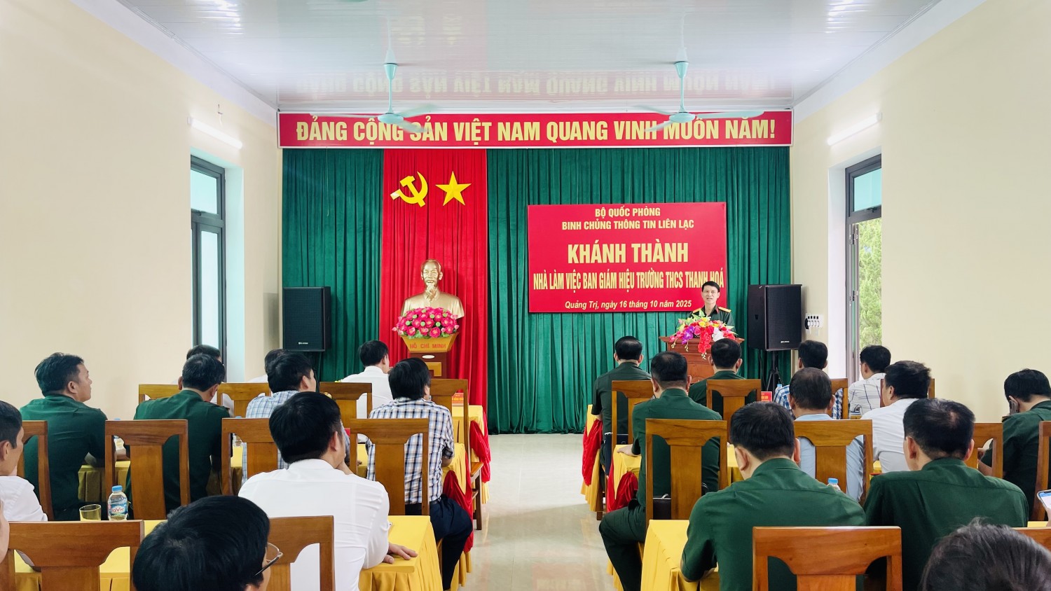 Binh Chủng Thông tin liên lạc bàn giao công trình Nhà làm việc Ban Giám hiệu Trường THCS Thanh Hóa