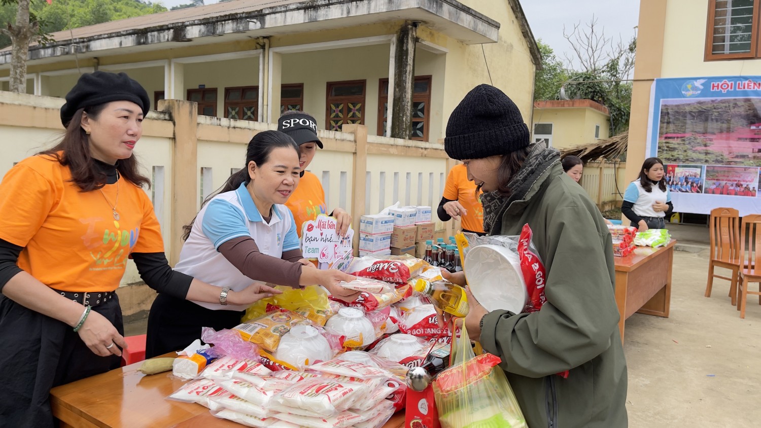 Hội LHPN huyện tổ chức “Phiên chợ 0 đồng” tại xã Lâm Hóa