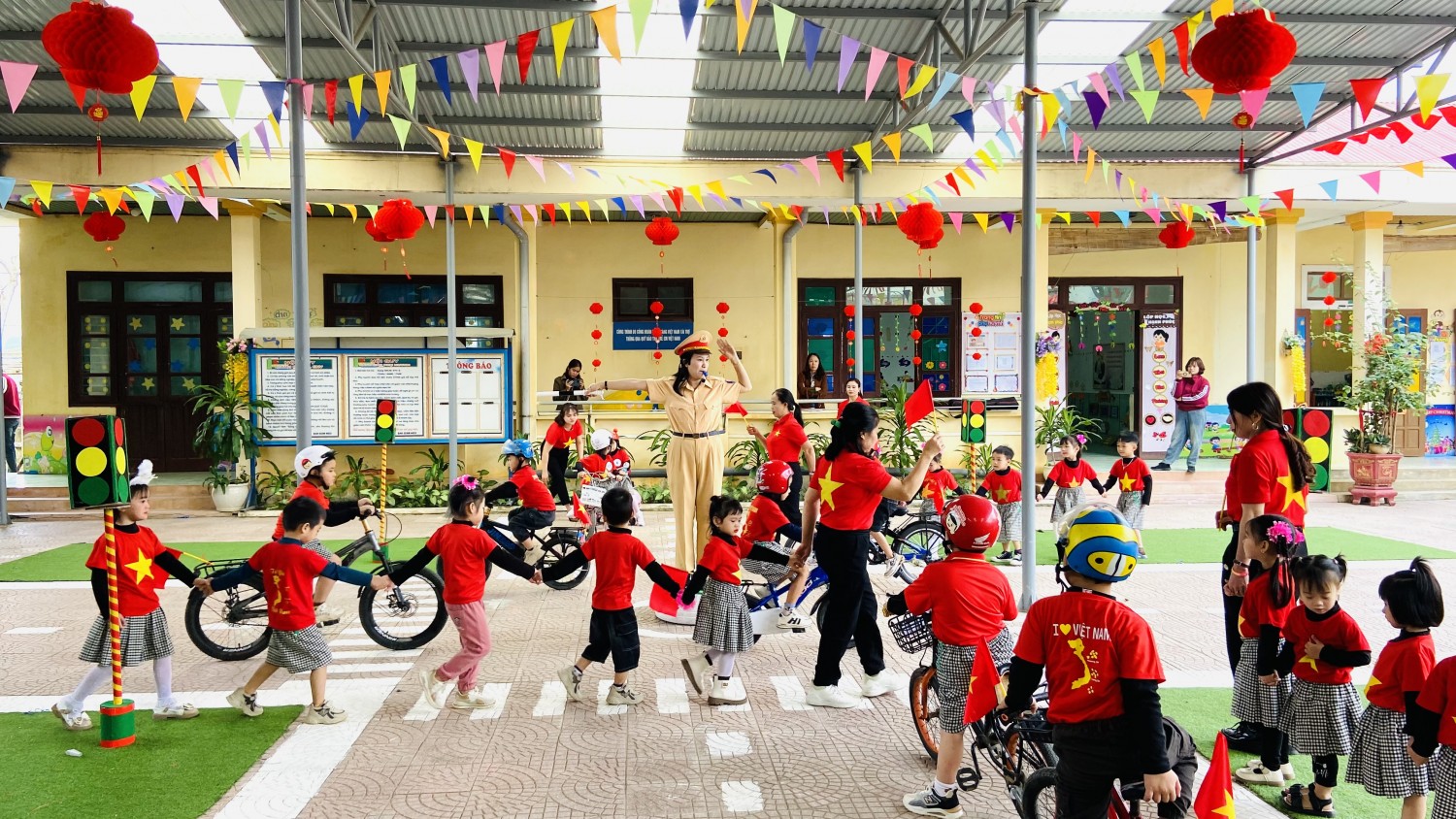 Sôi nổi chương trình “Bé với an toàn giao thông” năm học 2024 - 2025