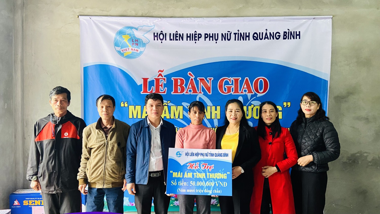 Bàn giao nhà “Mái ấm tình thương” cho hội viên phụ nữ có hoàn cảnh khó khăn