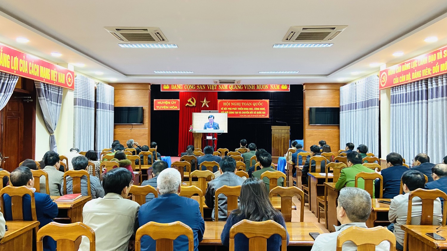 Hội nghị toàn quốc về đột phá phát triển khoa học, công nghệ, đổi mới sáng tạo và chuyển đổi số quốc gia