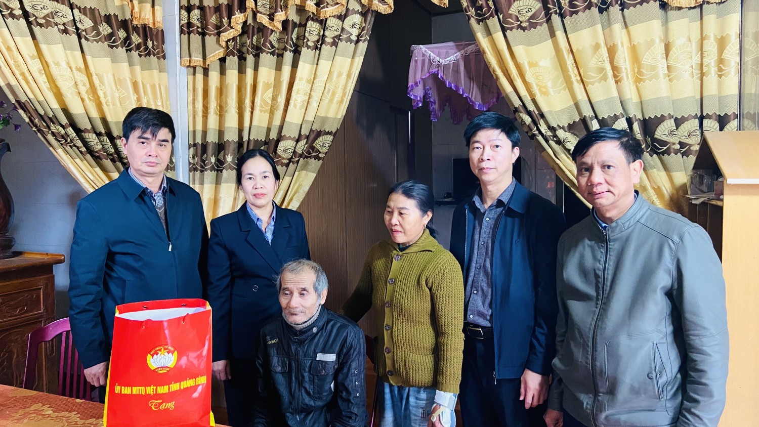 Uỷ ban MTTQ Việt Nam tỉnh Quảng Bình thăm, tặng quà hộ nghèo, hộ có hoàn cảnh khó khăn tại huyện Tuyên Hoá