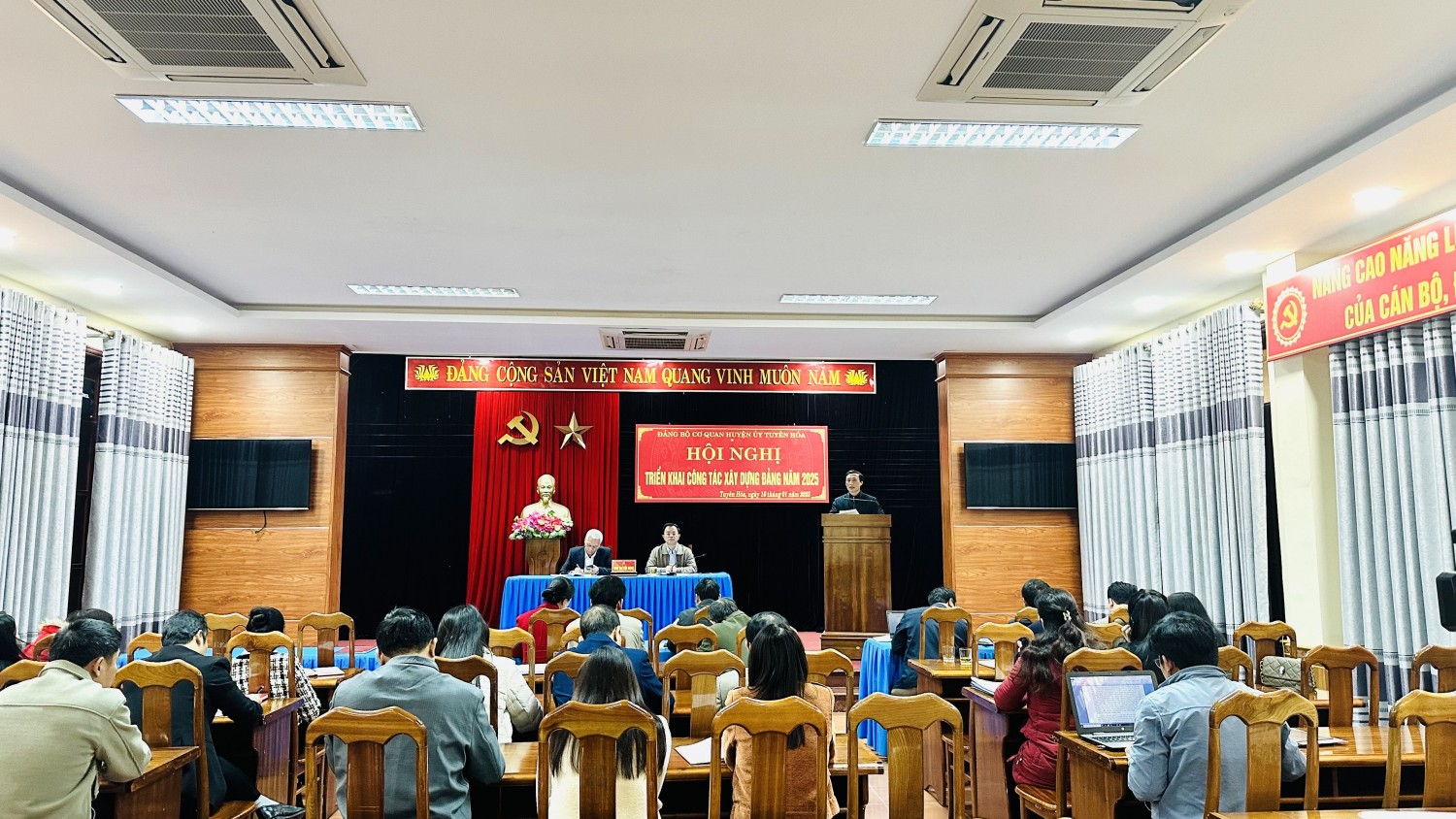 Đảng bộ cơ quan Huyện ủy triển khai nhiệm vụ năm 2025