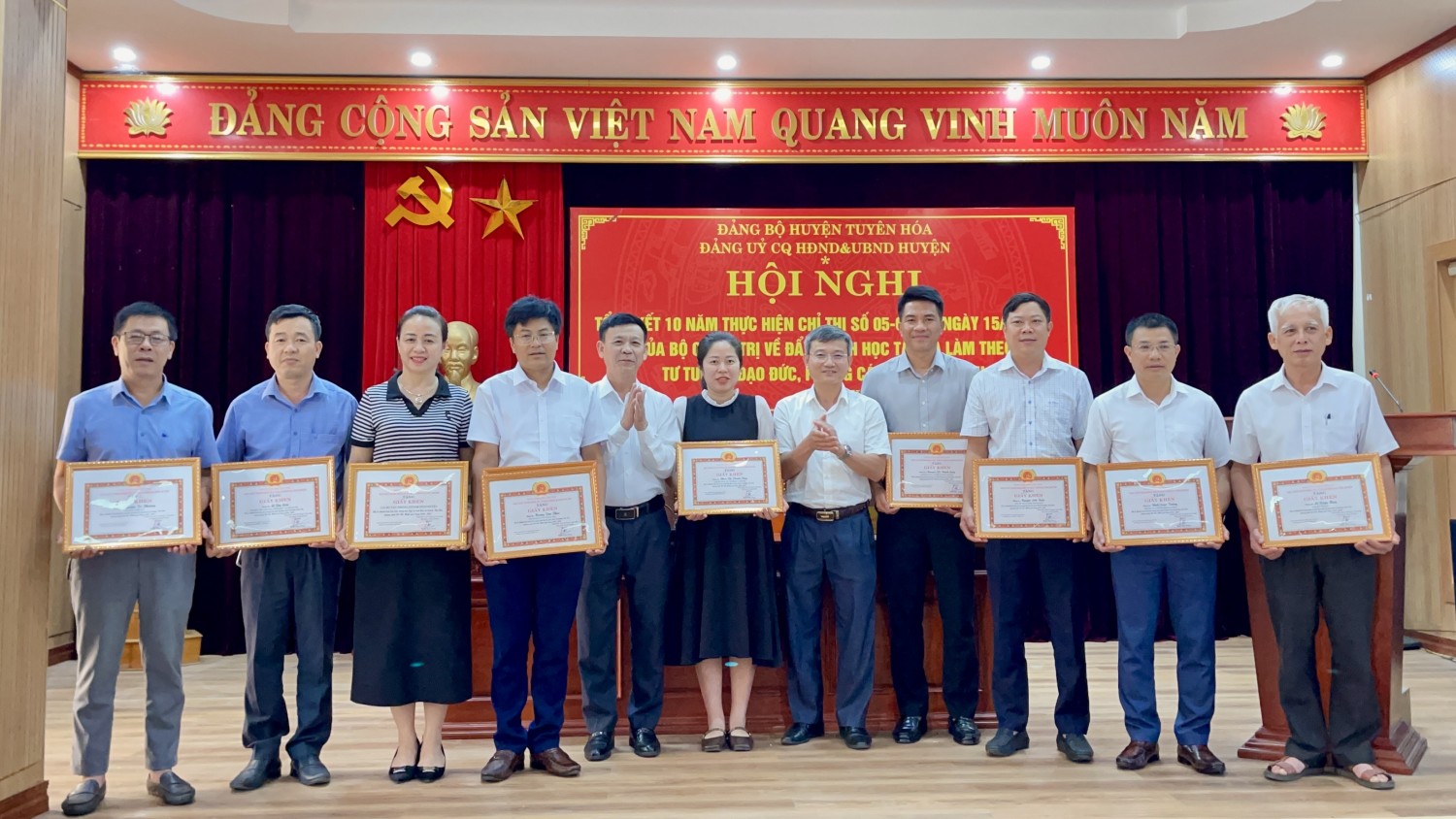 Đảng bộ cơ quan HĐND&UBND huyện: Tổng kết 10 năm thực hiện  Chỉ thị 05 của Bộ Chính trị