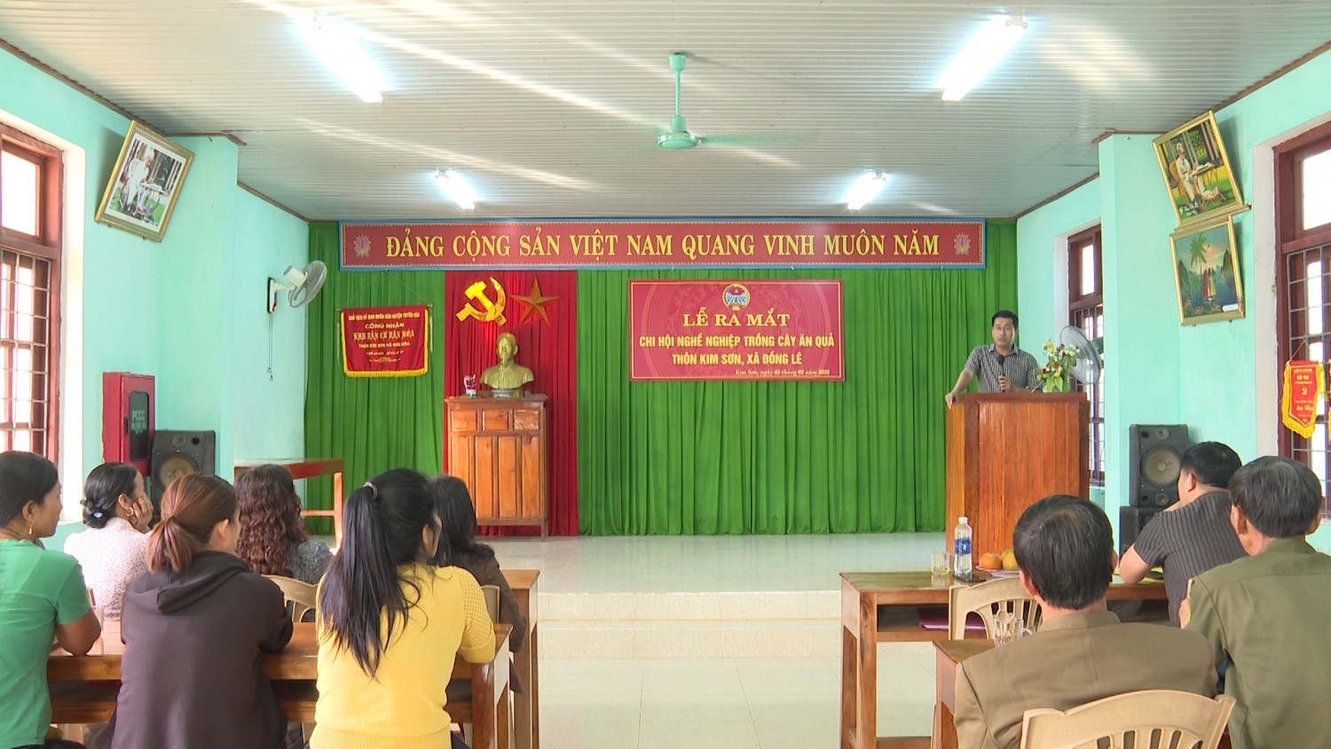 Hội Nông dân xã Đồng lê ra mắt Chi hội Nông dân nghề nghiệp trồng cây ăn quả thôn Kim Sơn.